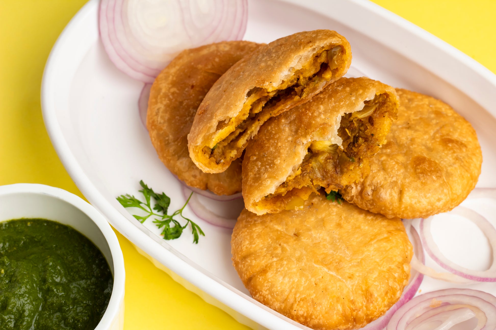 Make Jaipur's famous onion kachori at home, everyone will praise you after eating it